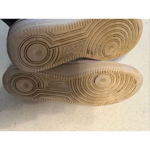 Nike Unisex White Low Top Air Force Sneaker Athletic Shoes Size 6Y - Picture 7 of 8